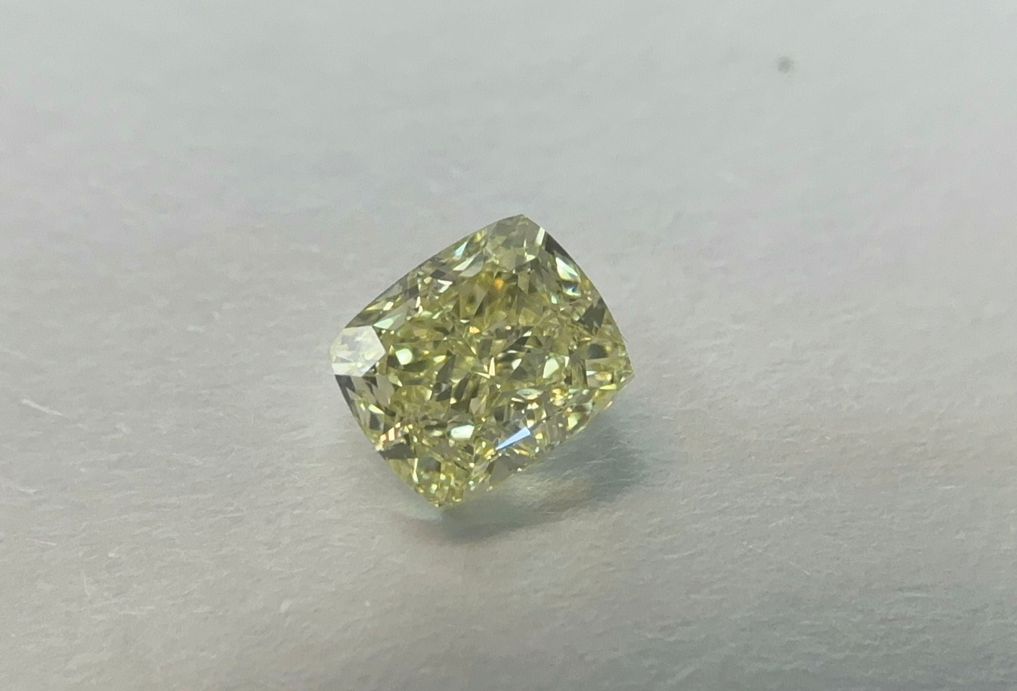 CUSHION BRILLIANT Natural Diamond