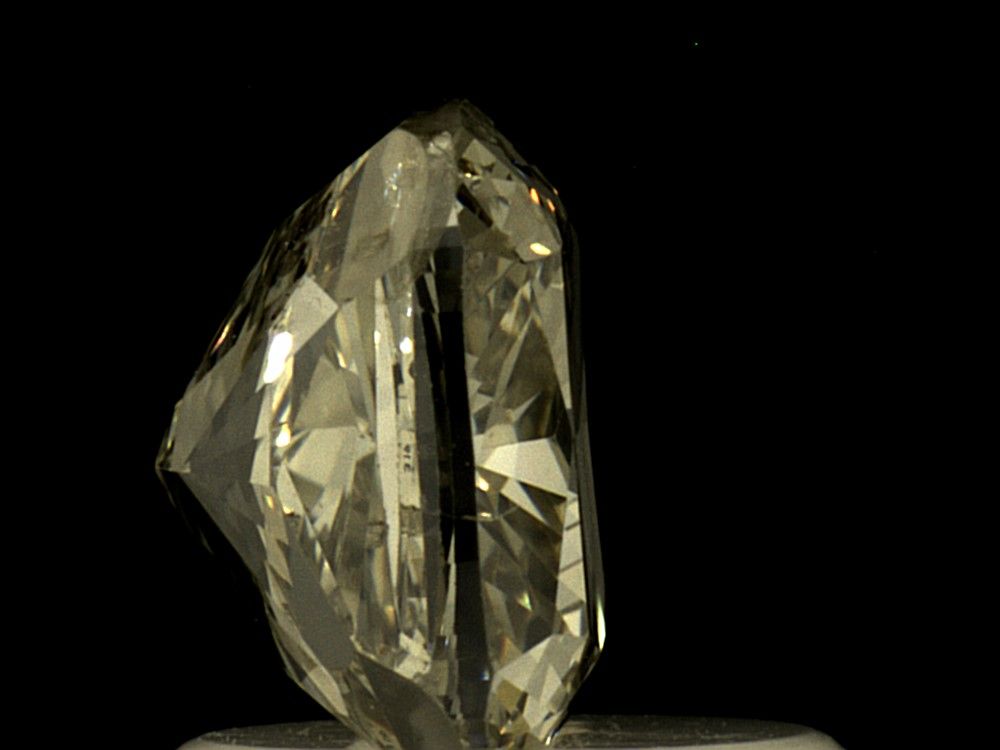 CUSHION BRILLIANT Natural Diamond