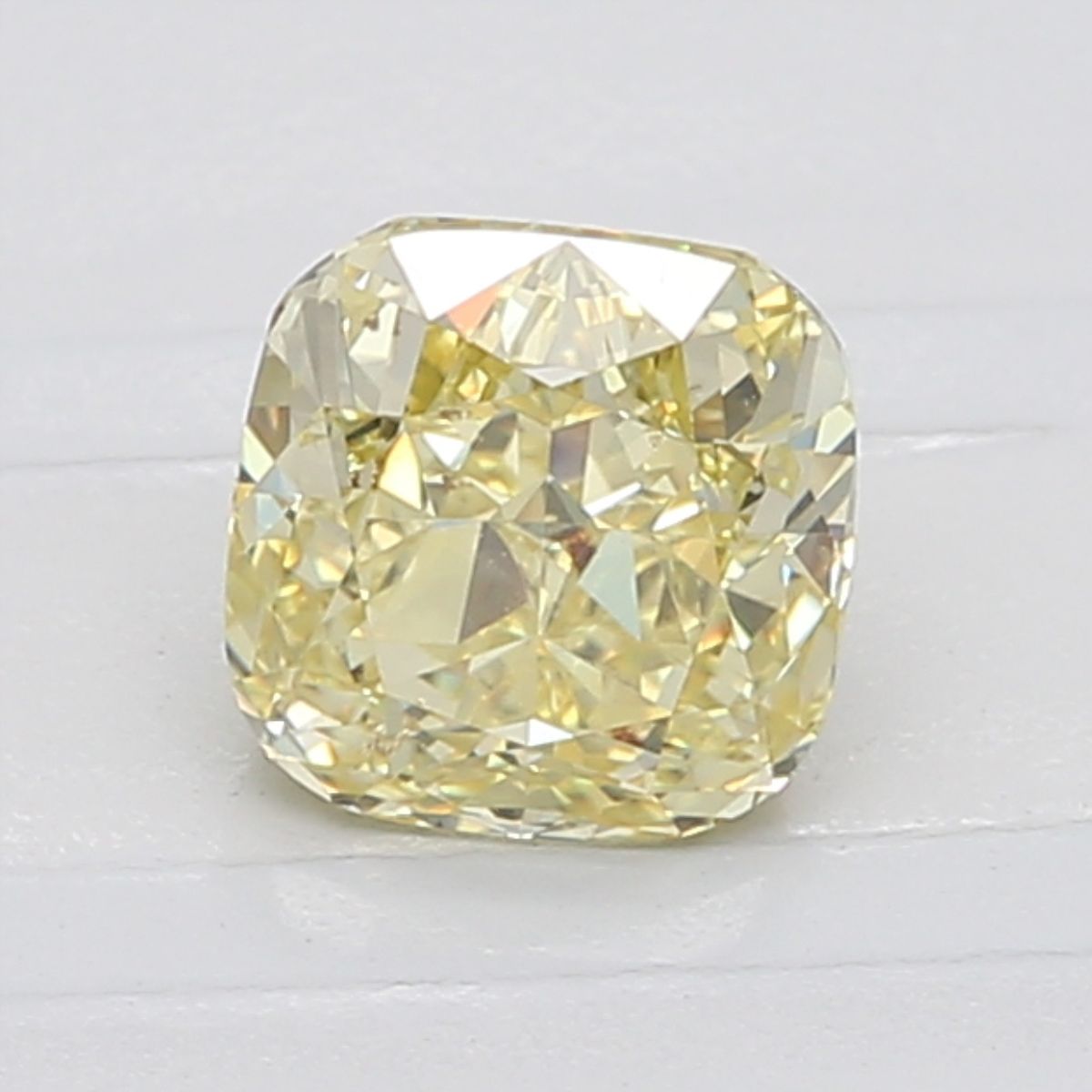 CUSHION BRILLIANT Natural Diamond