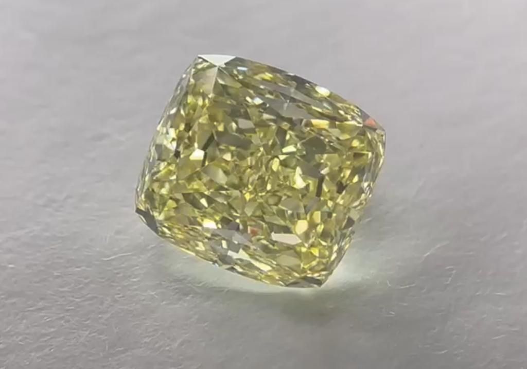 CUSHION BRILLIANT Natural Diamond