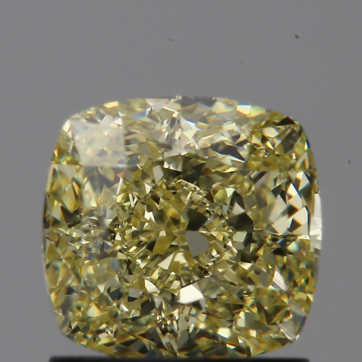 CUSHION BRILLIANT Natural Diamond