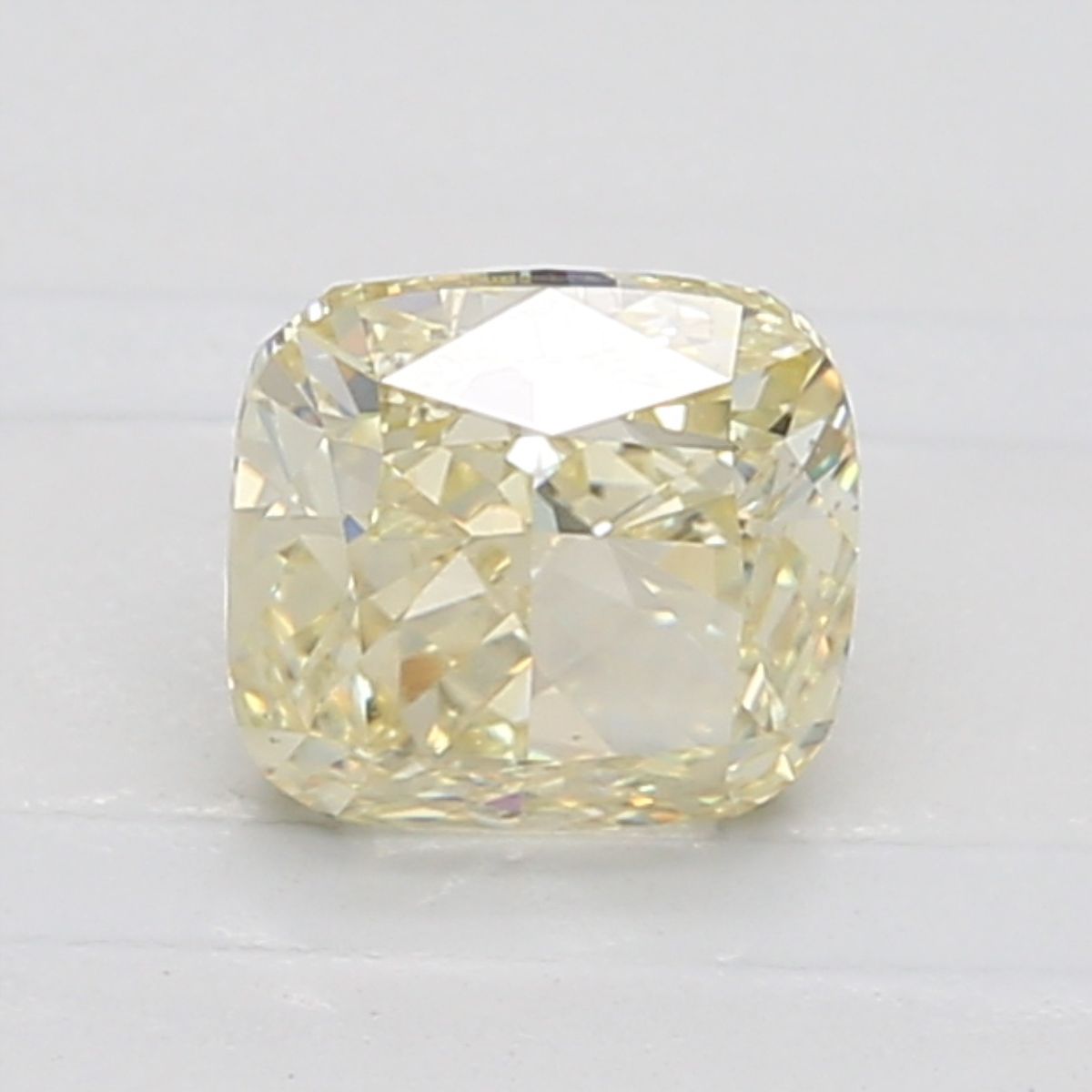 CUSHION BRILLIANT Natural Diamond