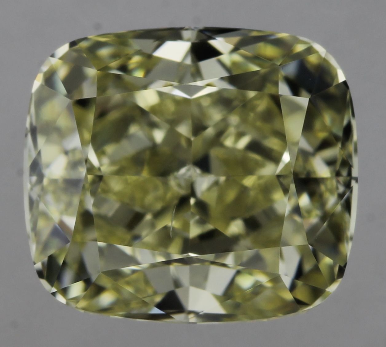 CUSHION BRILLIANT Natural Diamond