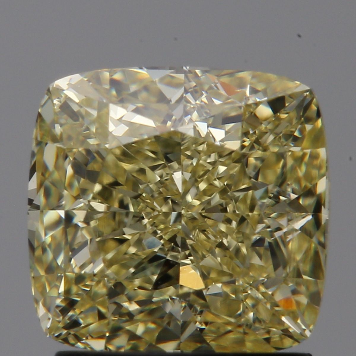 CUSHION BRILLIANT Natural Diamond