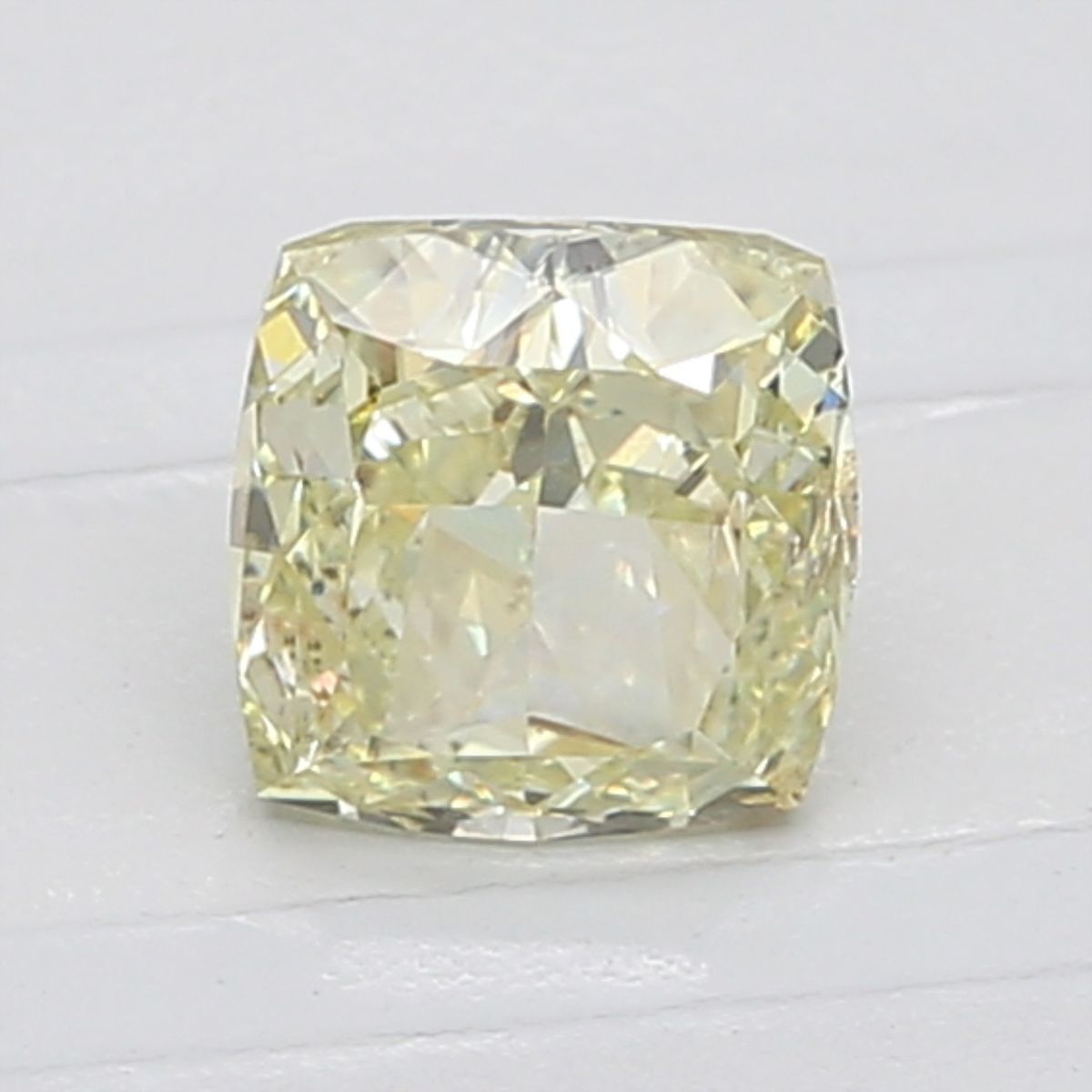 CUSHION BRILLIANT Natural Diamond