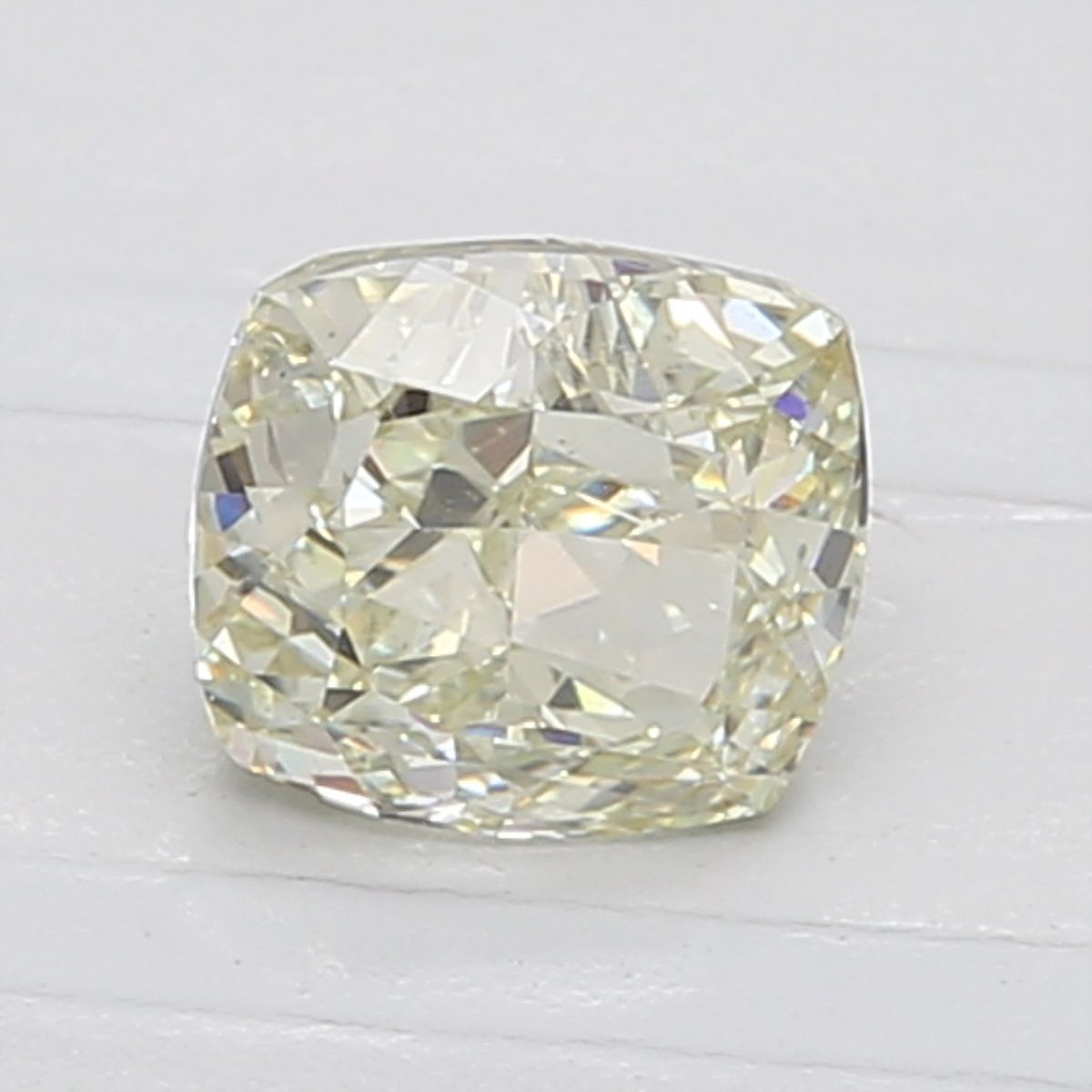 CUSHION BRILLIANT Natural Diamond