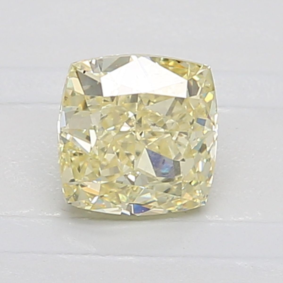 CUSHION BRILLIANT Natural Diamond