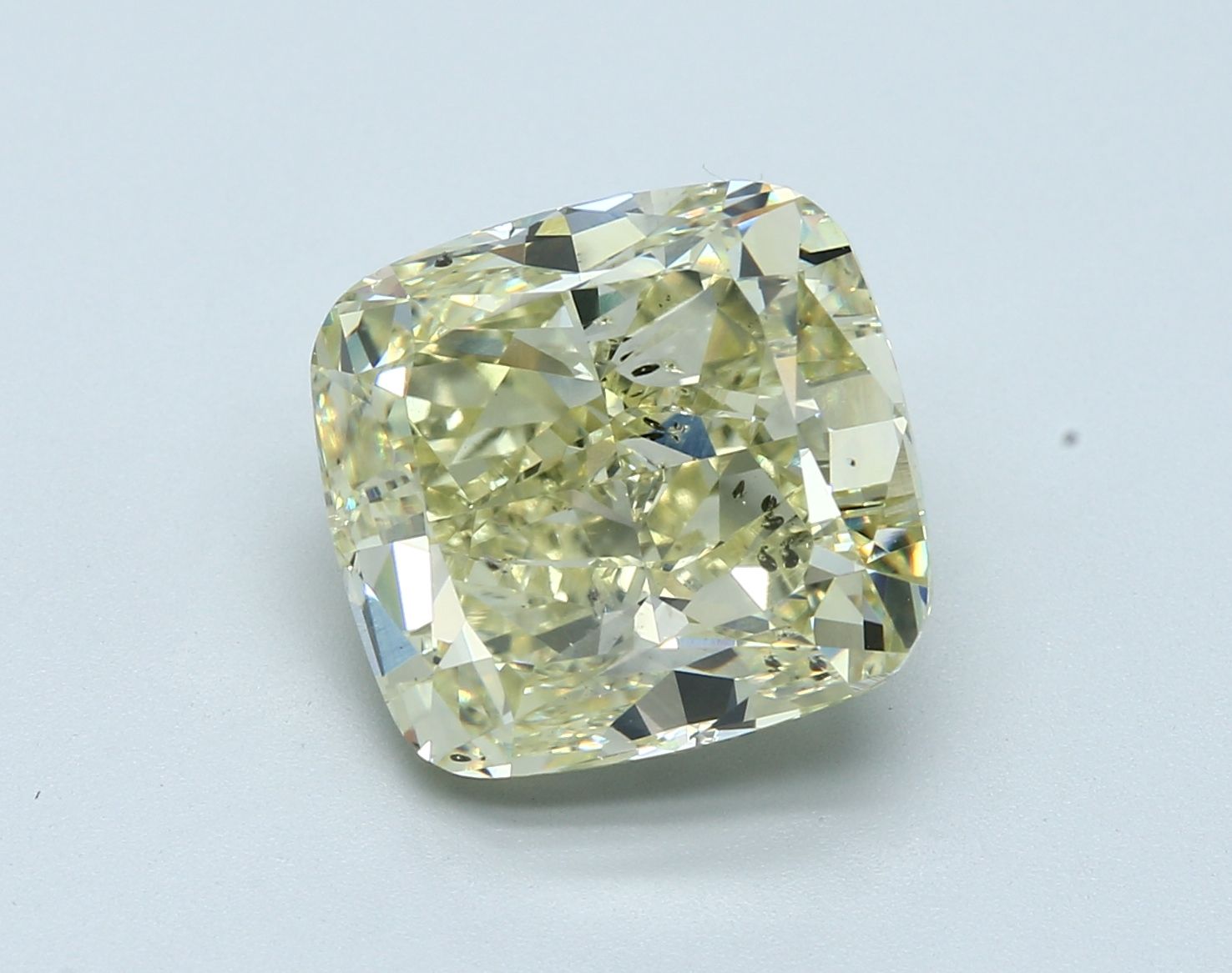 CUSHION BRILLIANT Natural Diamond