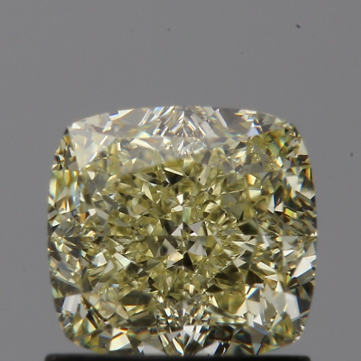 CUSHION BRILLIANT Natural Diamond