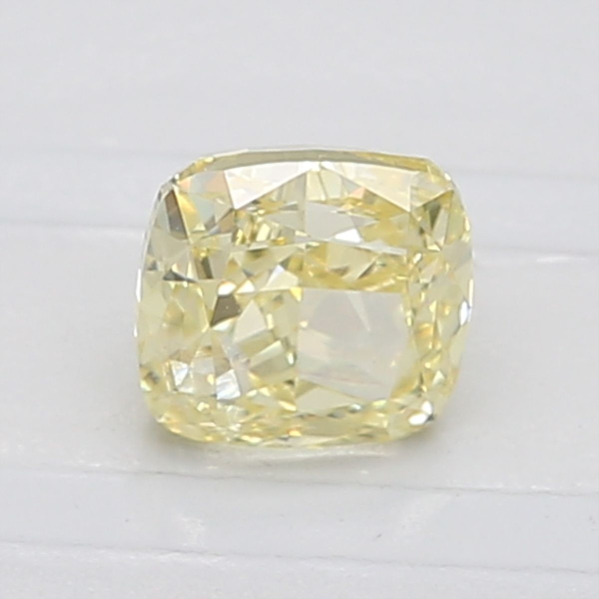 CUSHION BRILLIANT Natural Diamond