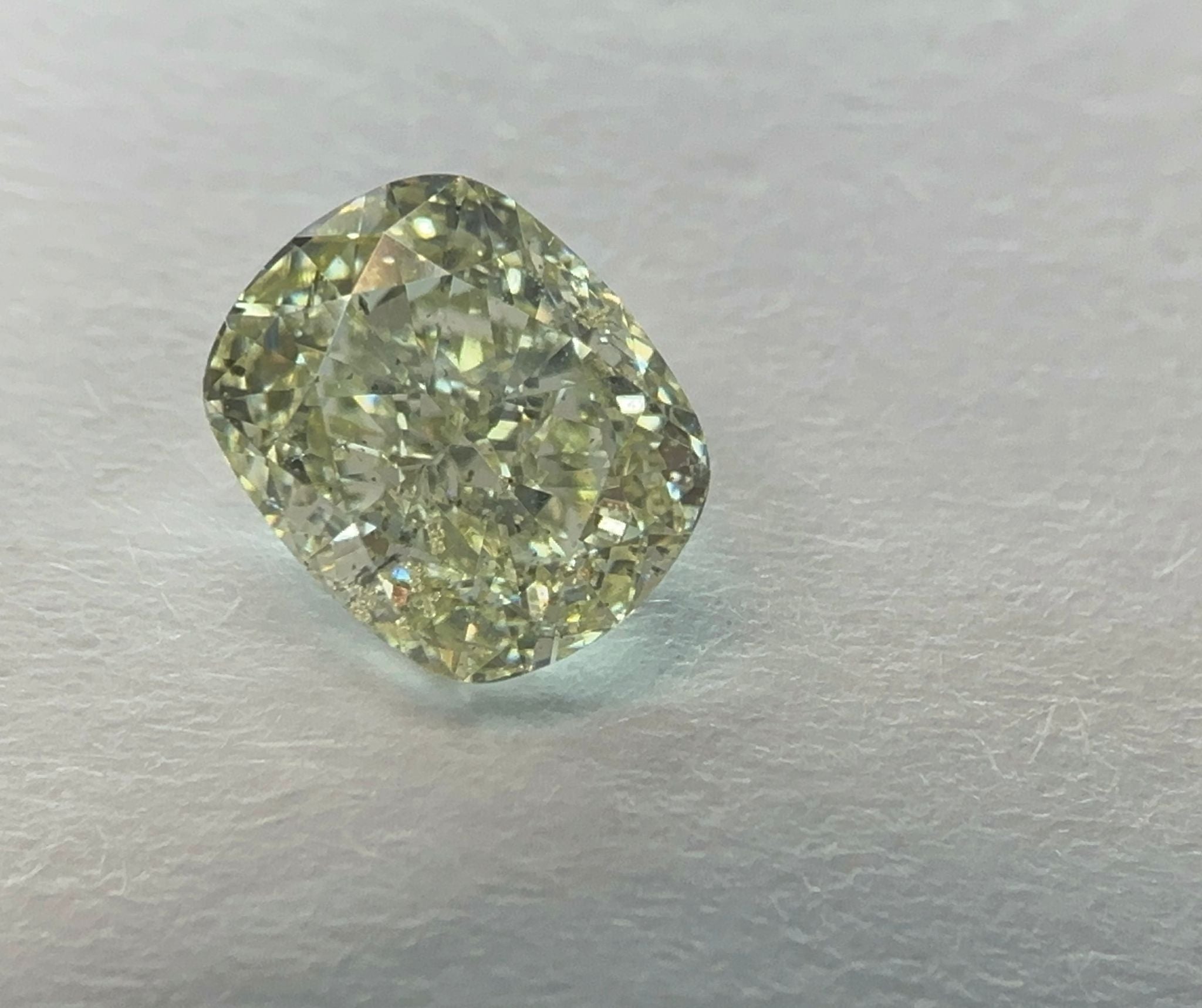 CUSHION BRILLIANT Natural Diamond