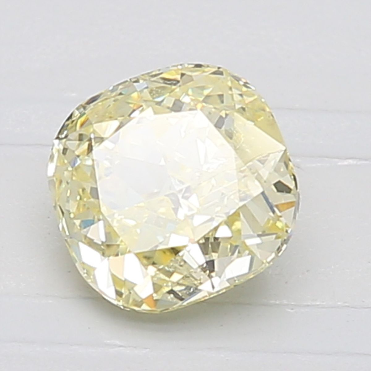 CUSHION BRILLIANT Natural Diamond