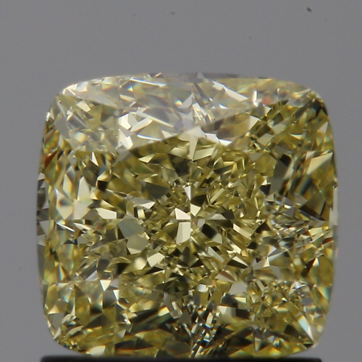 CUSHION BRILLIANT Natural Diamond