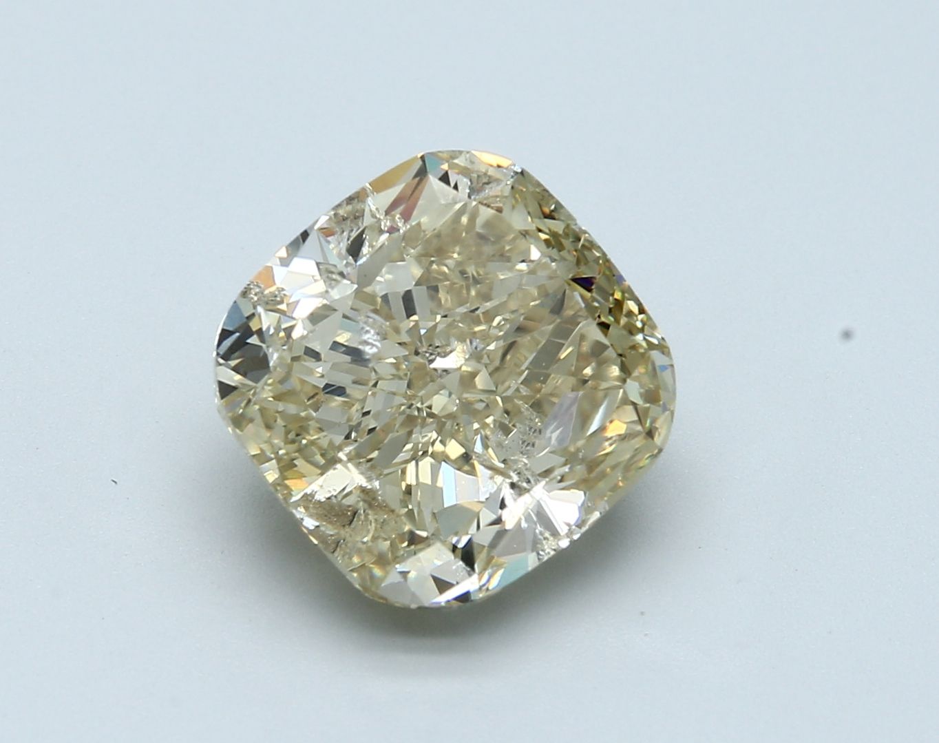 CUSHION BRILLIANT Natural Diamond