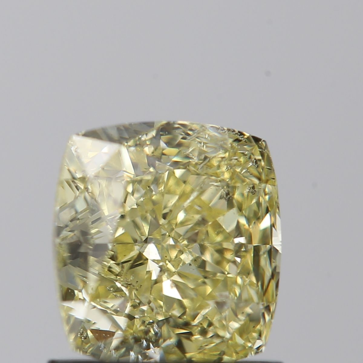 CUSHION BRILLIANT Natural Diamond