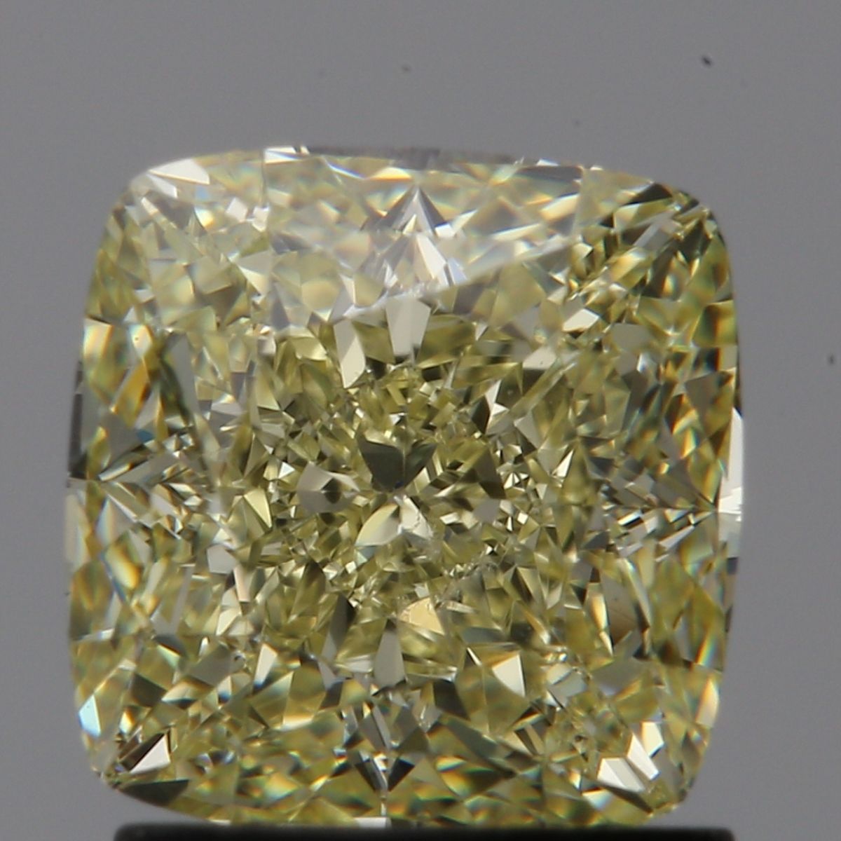 CUSHION BRILLIANT Natural Diamond