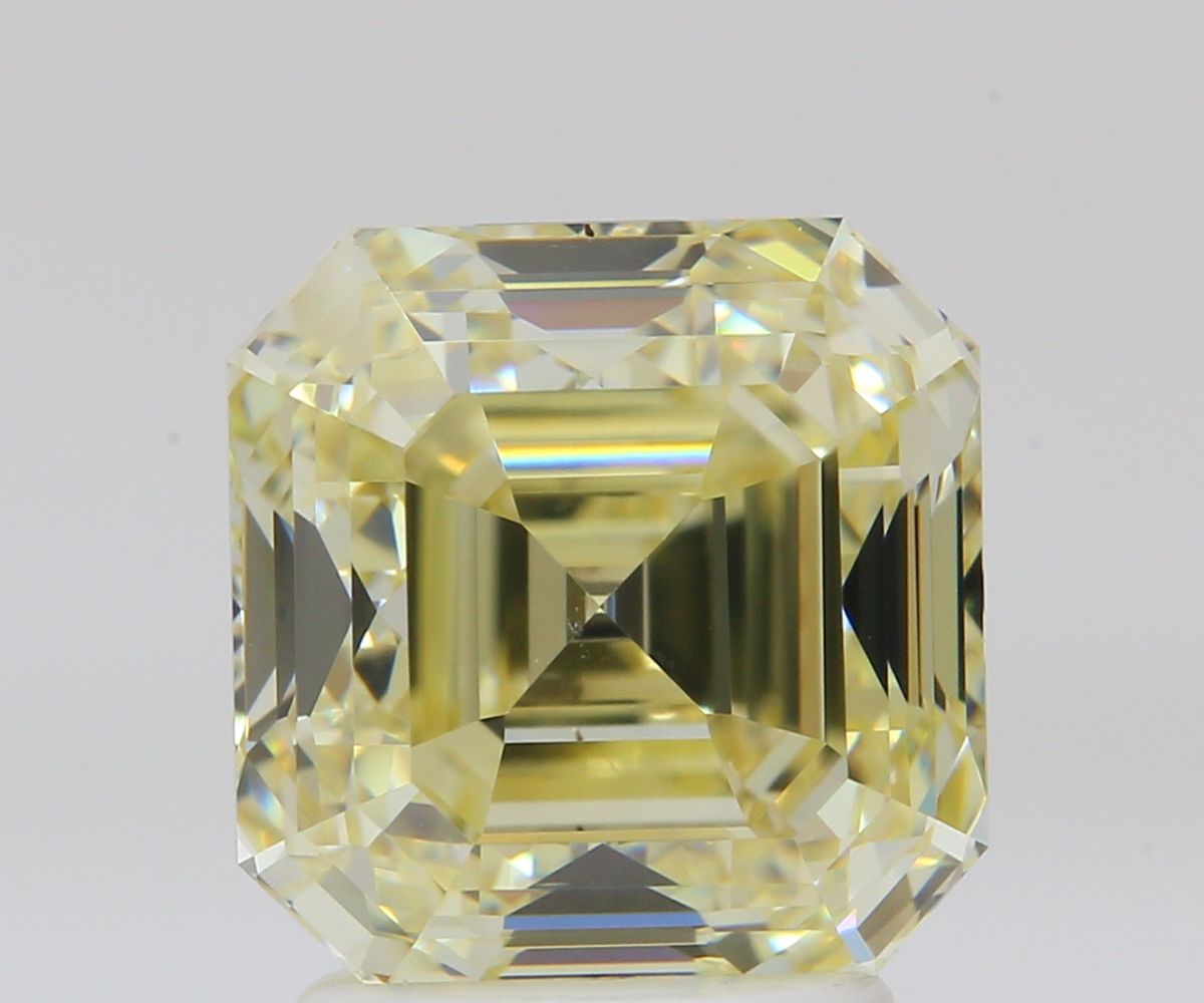 SQUARE EMERALD Natural Diamond