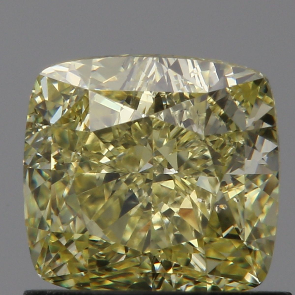 CUSHION BRILLIANT Natural Diamond